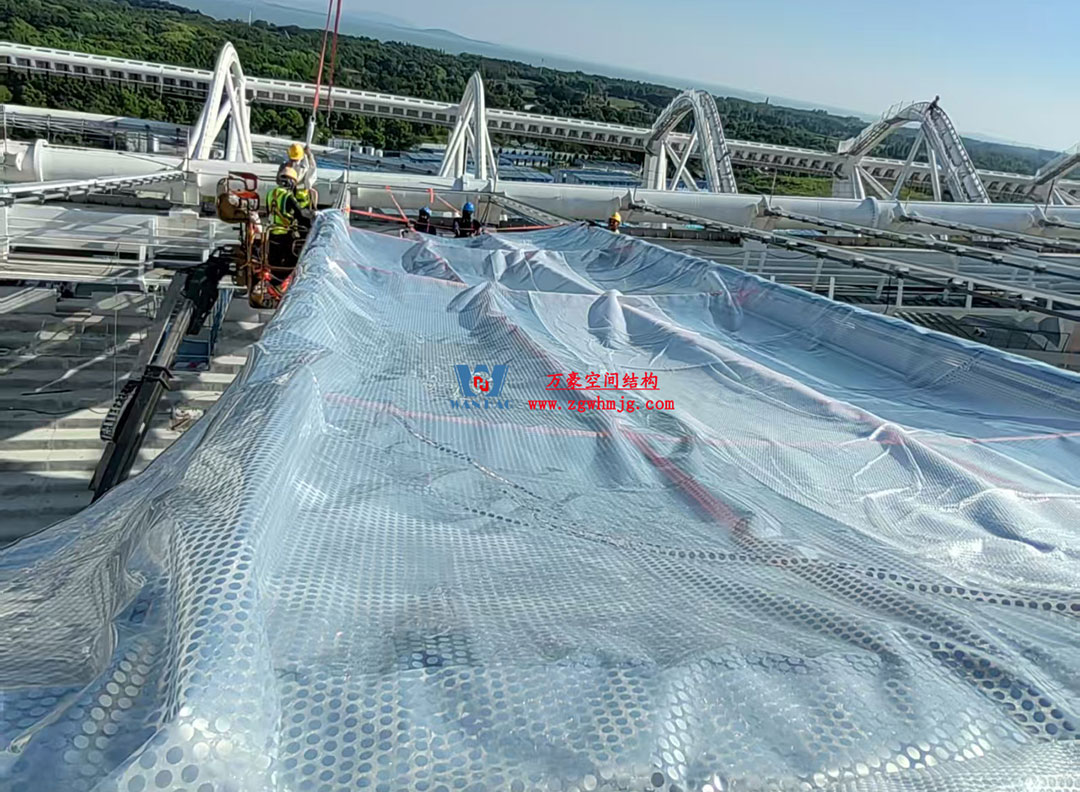 無錫奧體中心體育場ETFE膜首吊成功,太湖畔將閃耀“生態之光” 無錫奧體中心體育場ETFE膜首吊成功,太湖畔將閃耀“生態之光”